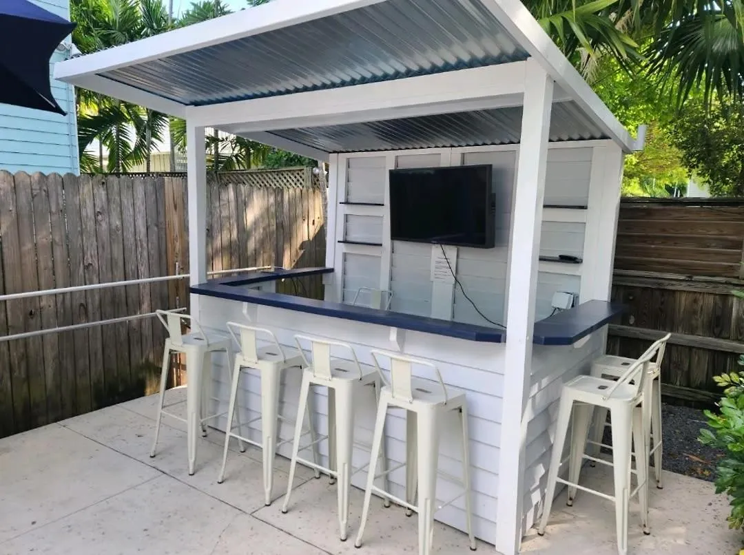 Duval Street Suite Overlooking Duval With Parking And Pool Key West Holiday home