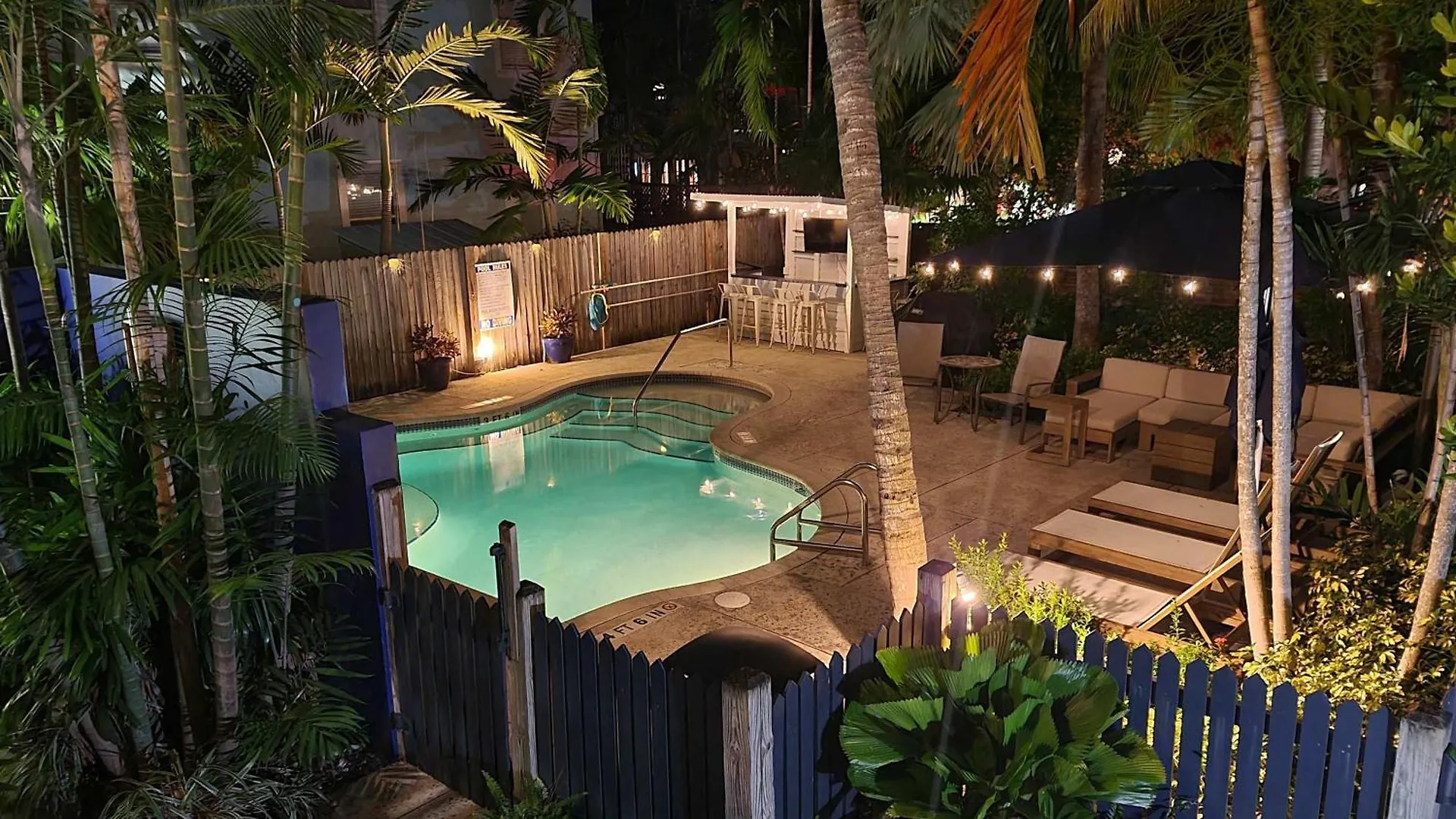 Duval Street Suite Overlooking Duval With Parking And Pool Key West 0*,  United States