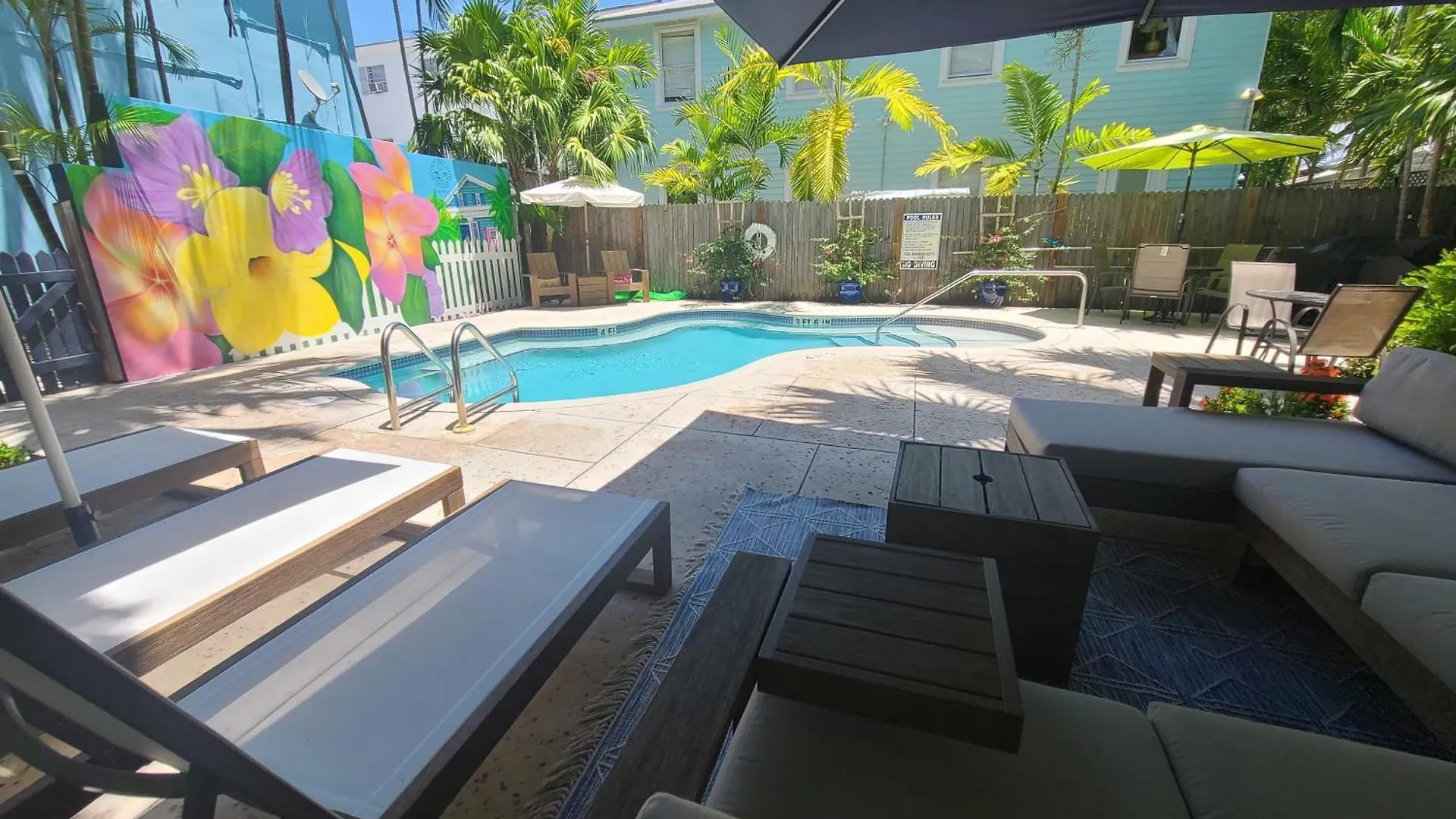 Duval Street Suite Overlooking Duval With Parking And Pool Ки-Уэст
